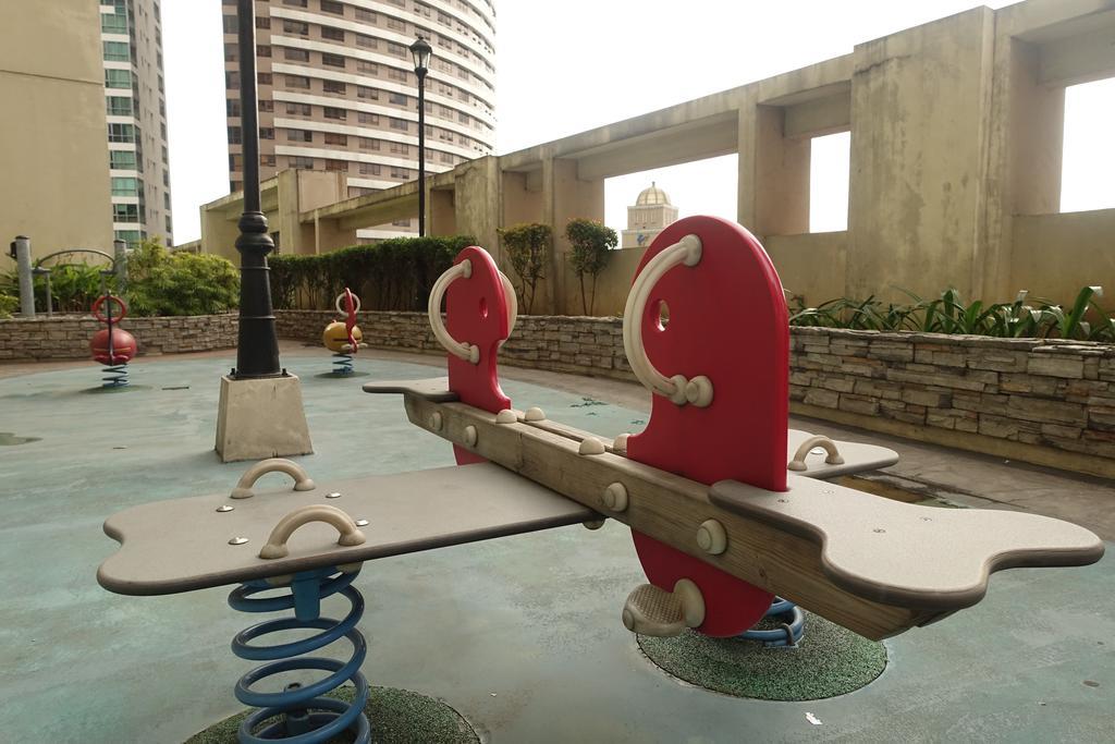 Luxury Condo At Forbeswood Parklane The Fort Bgc San Pedro Makati Exterior foto