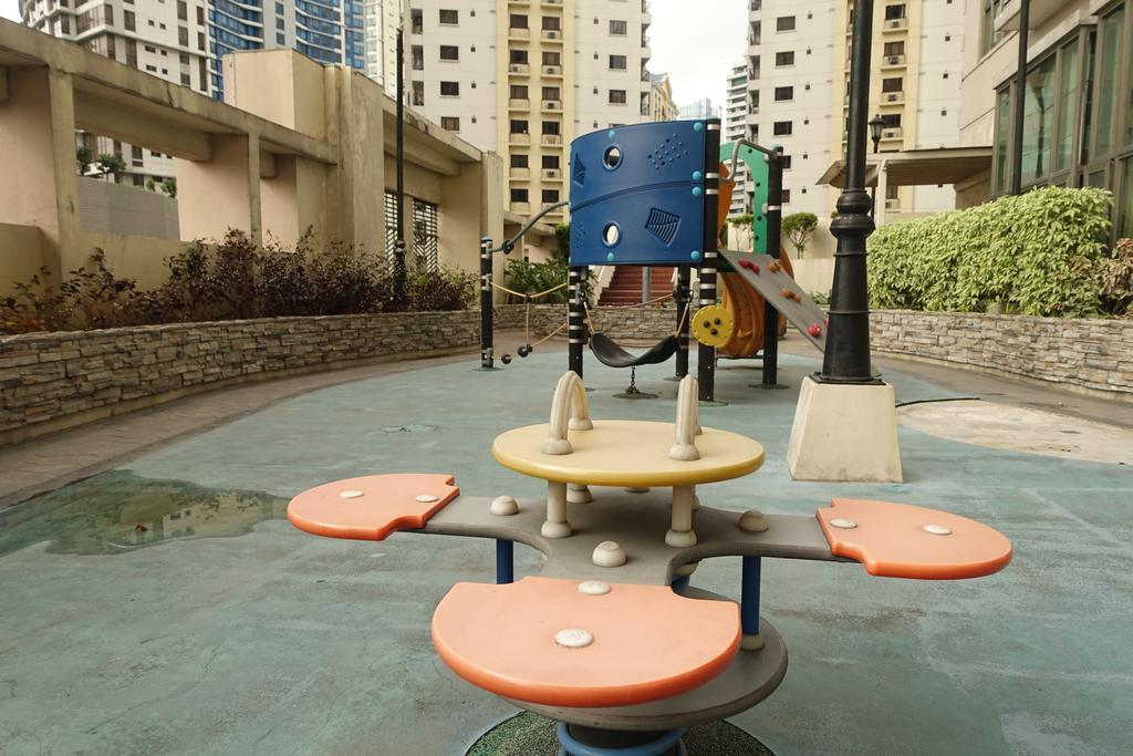 Luxury Condo At Forbeswood Parklane The Fort Bgc San Pedro Makati Exterior foto