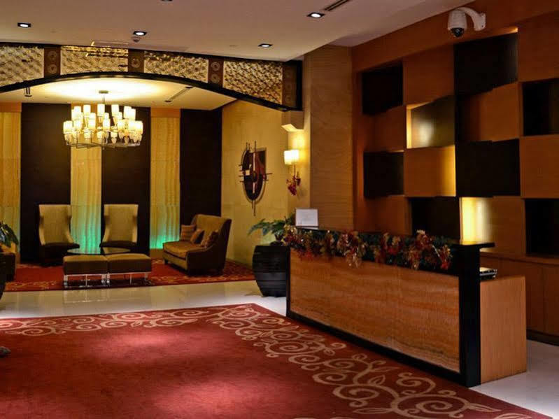 Luxury Condo At Forbeswood Parklane The Fort Bgc San Pedro Makati Exterior foto